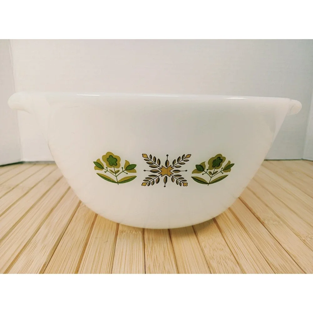 Anchor Hocking Fire-King Meadow Green Milk Glass Mixing Bowl 10.75 Inch Spouted